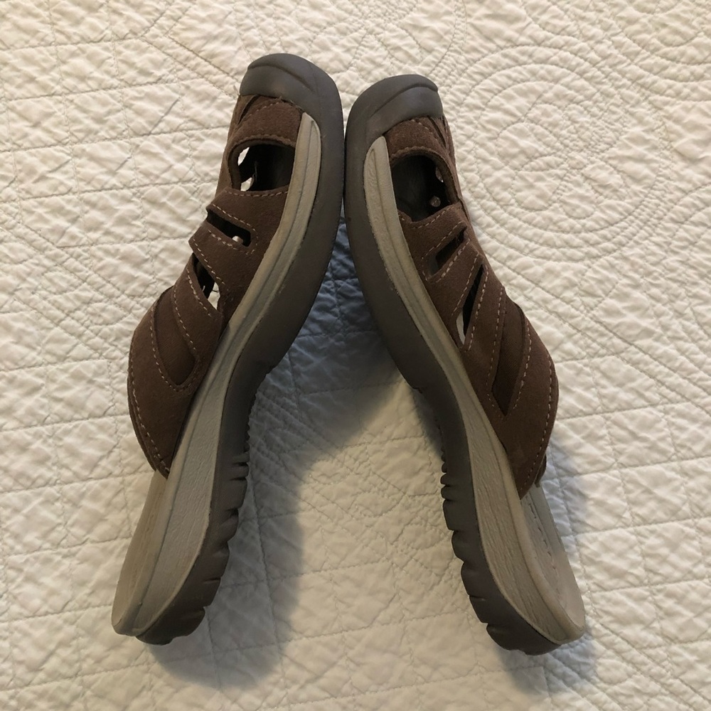 Keen Rose slip on sandal. Size 7 1/2. - Picture 6 of 8